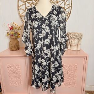 Calvin Klein‎ Black and White Floral flair Sleeve Dress
